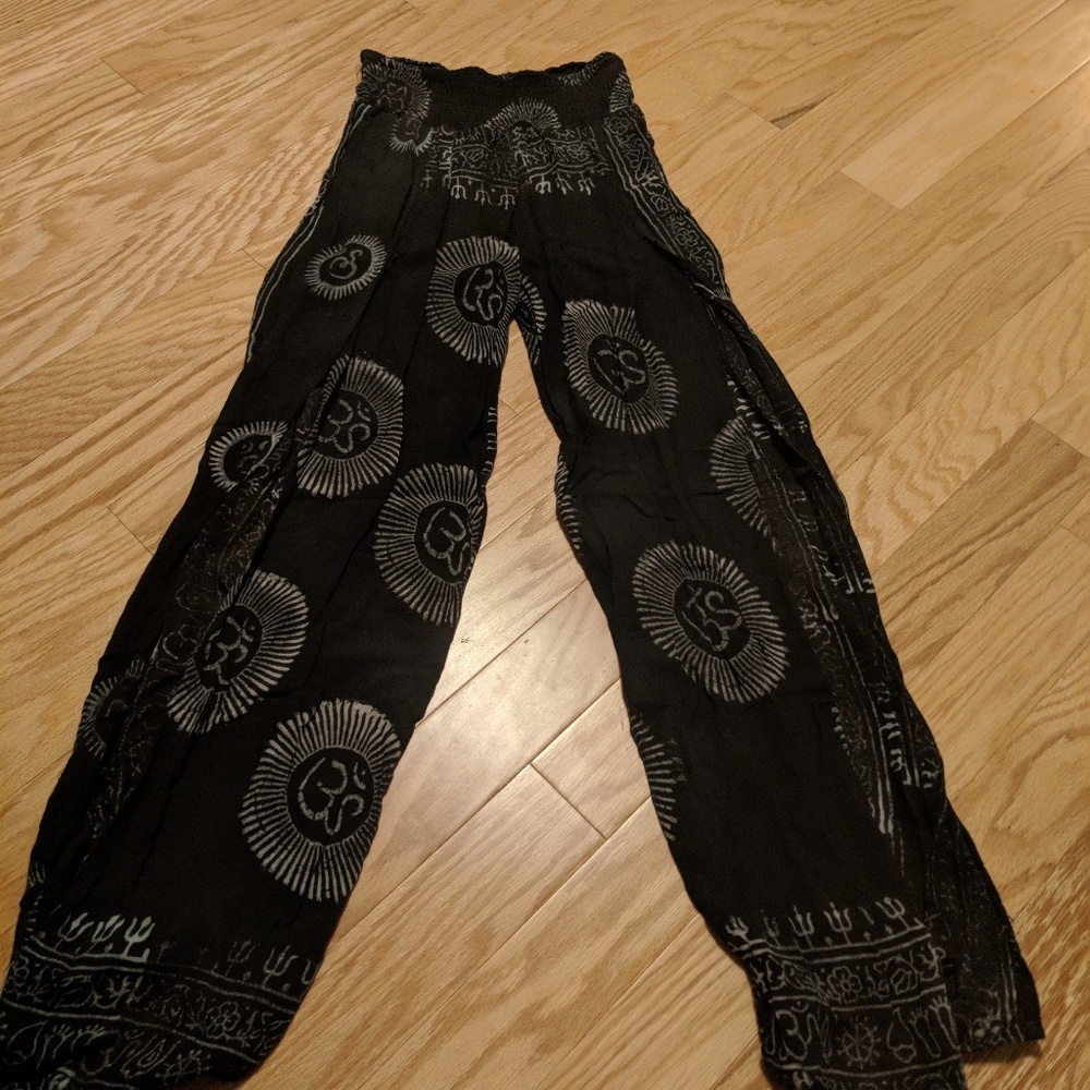 Black and White Ohm flowy pants